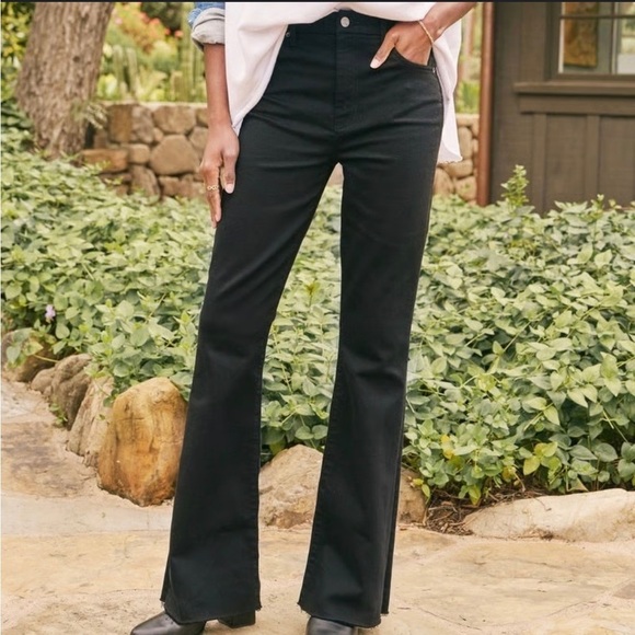 NWT Frank & Eileen Flannigan Flare Leg Jeans, In Black Size 24 - Picture 1 of 7